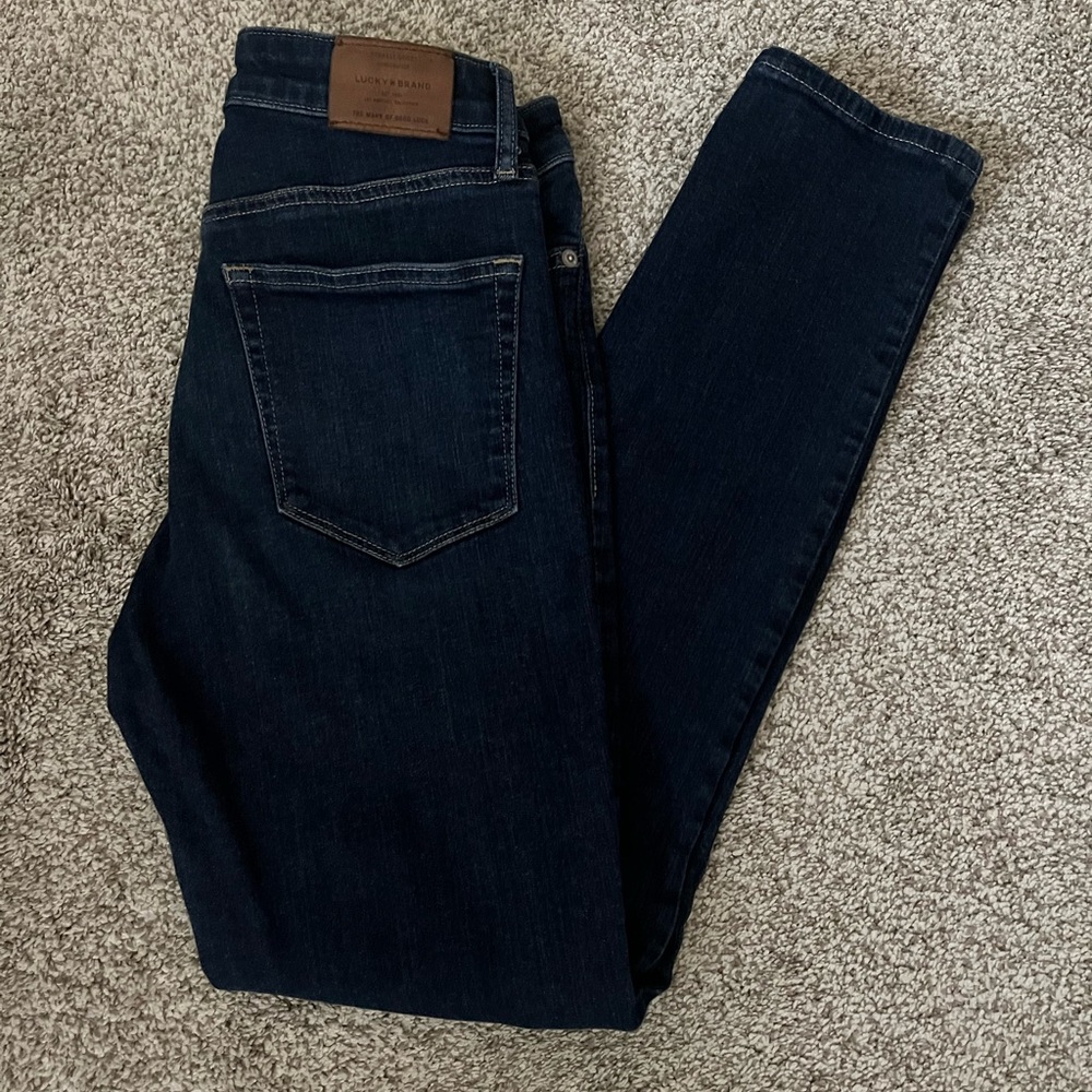 Lucky Brand Hayden Skinny jeans dark blue in a size 2/26